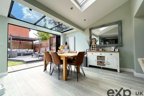 21 Dobson Close, Leybourne, West Malling, ME19 5SQ