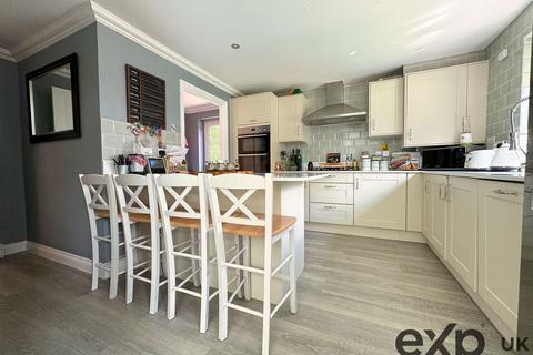 21 Dobson Close, Leybourne, West Malling, ME19 5SQ