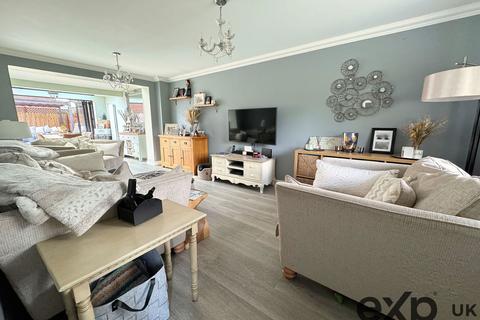 21 Dobson Close, Leybourne, West Malling, ME19 5SQ