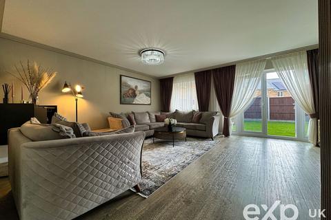 14 Sun Marsh Way, Gravesend, DA12 2FE