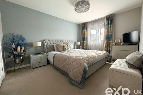 14 Sun Marsh Way, Gravesend, DA12 2FE