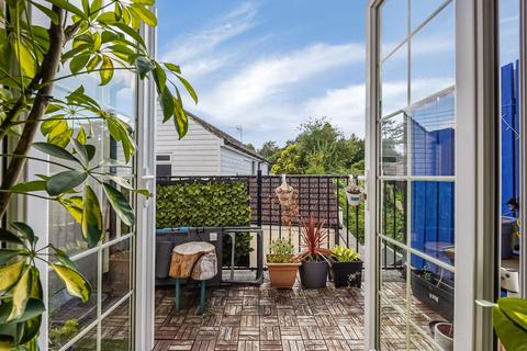 Flat 2, 112 High Street, Halling, Rochester, ME2 1BY