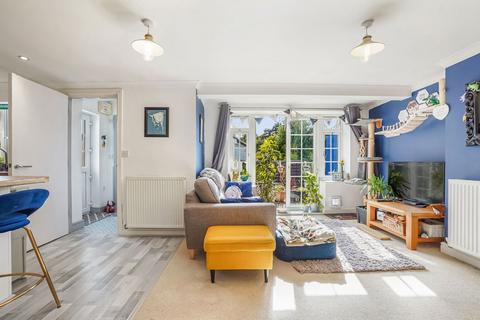 Flat 2, 112 High Street, Halling, Rochester, ME2 1BY