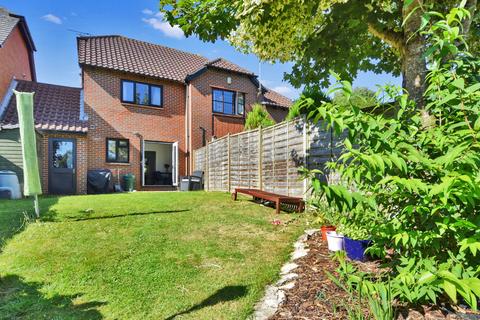 5 Low Meadow, Halling, Rochester, ME2 1LX
