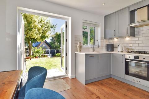 5 Low Meadow, Halling, Rochester, ME2 1LX