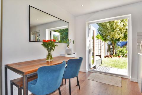 5 Low Meadow, Halling, Rochester, ME2 1LX