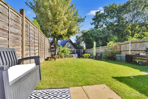 5 Low Meadow, Halling, Rochester, ME2 1LX