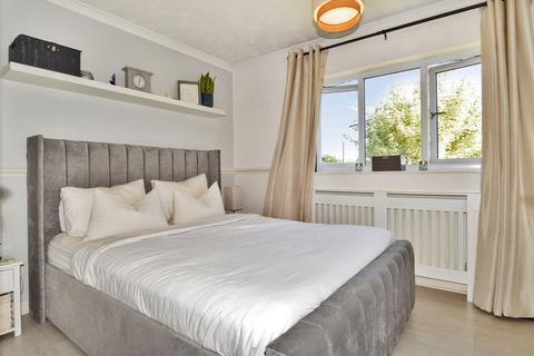 5 Low Meadow, Halling, Rochester, ME2 1LX