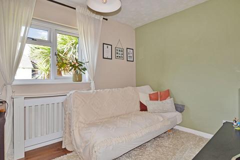 5 Low Meadow, Halling, Rochester, ME2 1LX