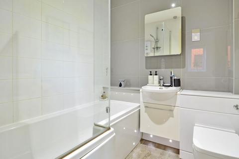 5 Low Meadow, Halling, Rochester, ME2 1LX