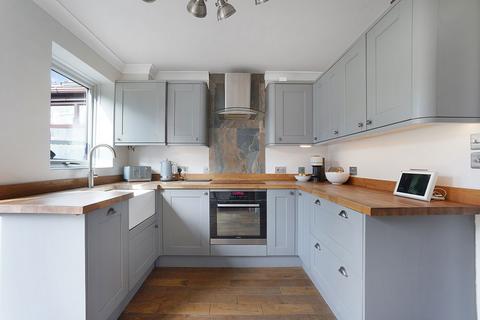 18 Low Meadow, Halling, Rochester, ME2 1LX