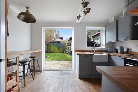 18 Low Meadow, Halling, Rochester, ME2 1LX
