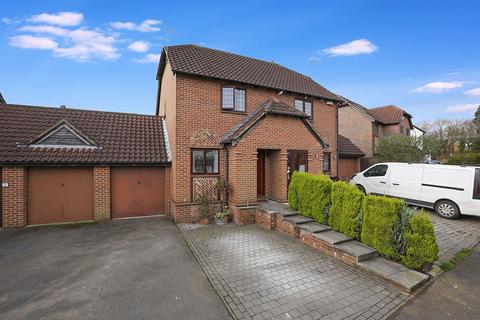 18 Low Meadow, Halling, Rochester, ME2 1LX