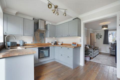 18 Low Meadow, Halling, Rochester, ME2 1LX