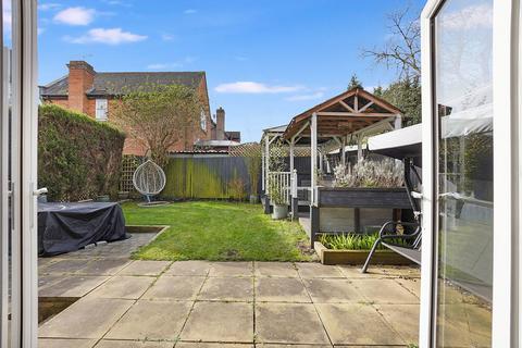 18 Low Meadow, Halling, Rochester, ME2 1LX