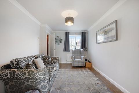 18 Low Meadow, Halling, Rochester, ME2 1LX