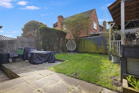 18 Low Meadow, Halling, Rochester, ME2 1LX