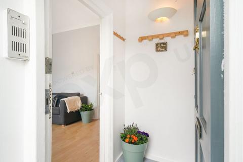 1 bedroom maisonette for sale, Long Lane, London N2