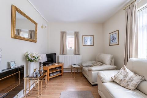 12 Earlsway, Macclesfield, SK11 8RJ