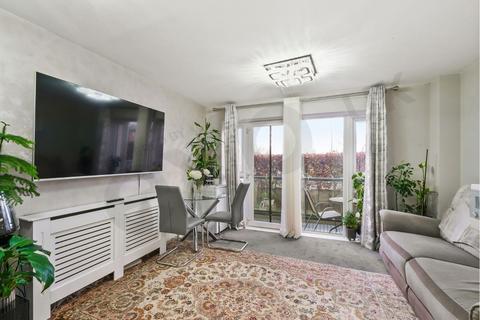 1 bedroom flat for sale, Peacock Close, London NW7