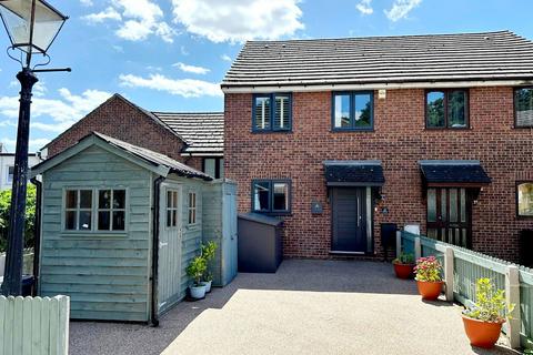 25 Brissenden Close, Upnor, Rochester, ME2 4XW