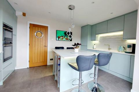 25 Brissenden Close, Upnor, Rochester, ME2 4XW