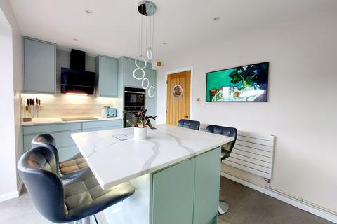 25 Brissenden Close, Upnor, Rochester, ME2 4XW