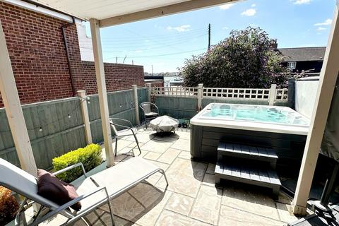 25 Brissenden Close, Upnor, Rochester, ME2 4XW
