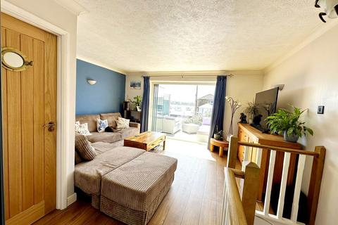 25 Brissenden Close, Upnor, Rochester, ME2 4XW