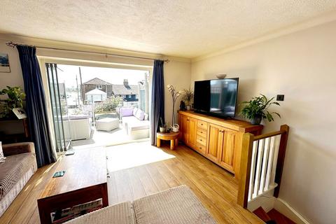 25 Brissenden Close, Upnor, Rochester, ME2 4XW