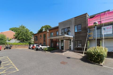 2 bedroom retirement property for sale, Lealands Drive, Uckfield, East Sussex, TN22