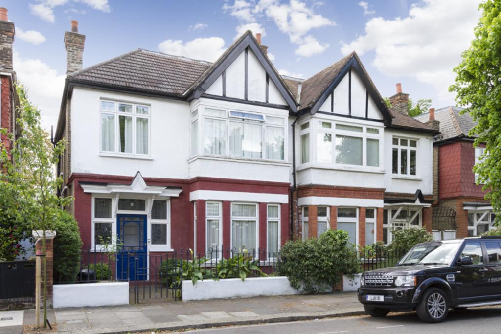 King Edwards Gardens, London, W3 2 bed ground floor flat £585,000
