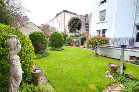 Flat 3, 3 Richmond Hill Avenue, Bristol, BS8 1BG