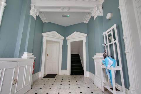 Flat 3, 3 Richmond Hill Avenue, Bristol, BS8 1BG