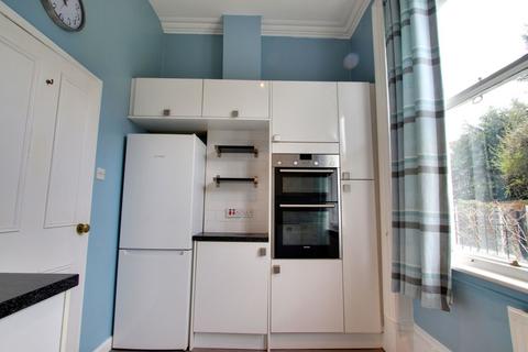 Flat 3, 3 Richmond Hill Avenue, Bristol, BS8 1BG