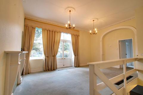 Flat 3, 3 Richmond Hill Avenue, Bristol, BS8 1BG