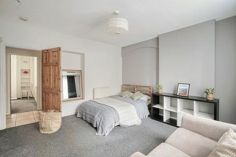 3 bedroom apartment for sale, Borough Road, London SE1