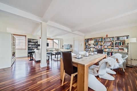 39 Sunlight Square, London, E2 6LD