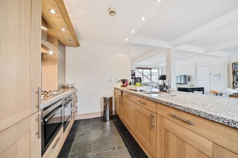 39 Sunlight Square, London, E2 6LD