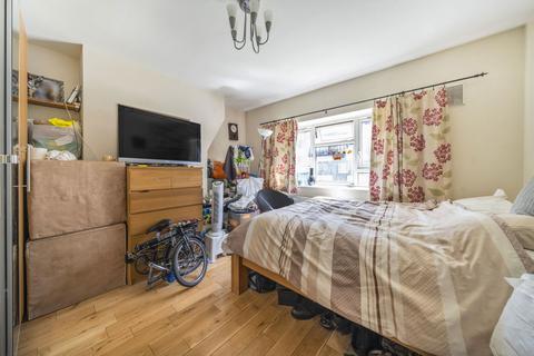 2 bedroom flat for sale, Friary Estate, London SE15