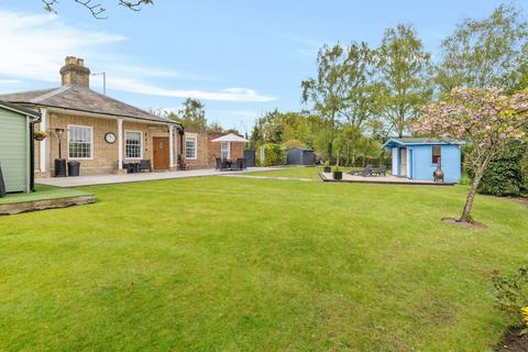 3 bedroom detached bungalow for sale, London Road, Sevenoaks TN13