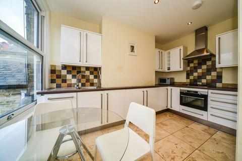 3 bedroom flat for sale, Crewdson Road, London SW9