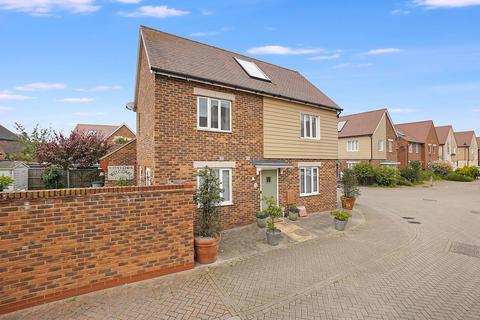 3 bedroom detached house for sale, Swallow Avenue, Sittingbourne ME9