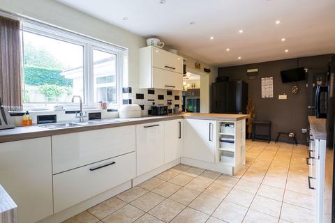 8 Shepherds Meadow, Beaford, Winkleigh, EX19 8NF
