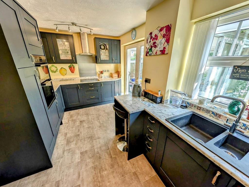 39 Shacleton kitchen 1.jpg