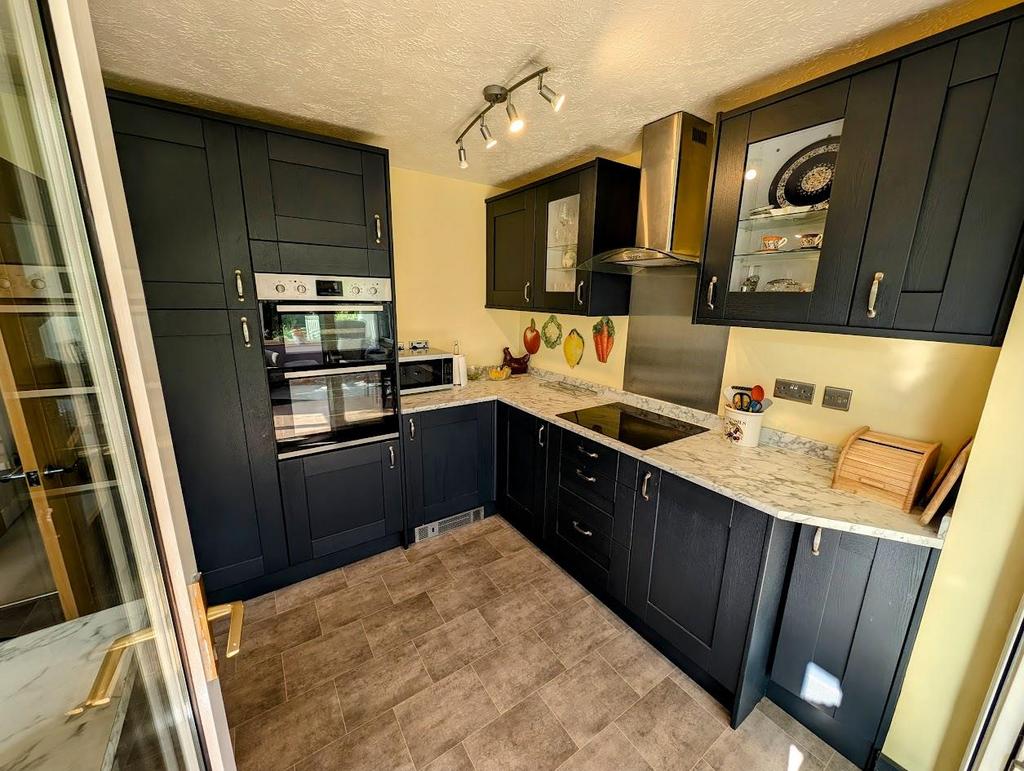 39 Shacleton kitchen 2.jpg