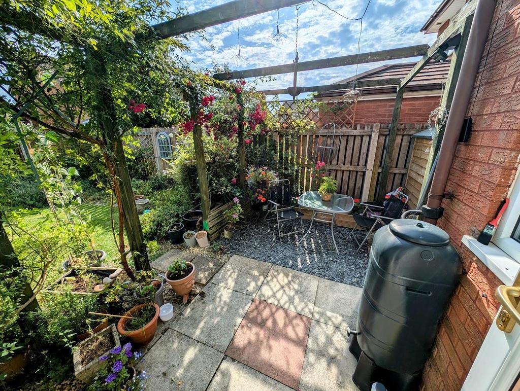 39 Shackleton garden 4.jpg