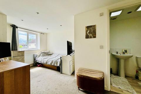 81a Bradley Avenue, Winterbourne, Bristol, BS36 1HJ