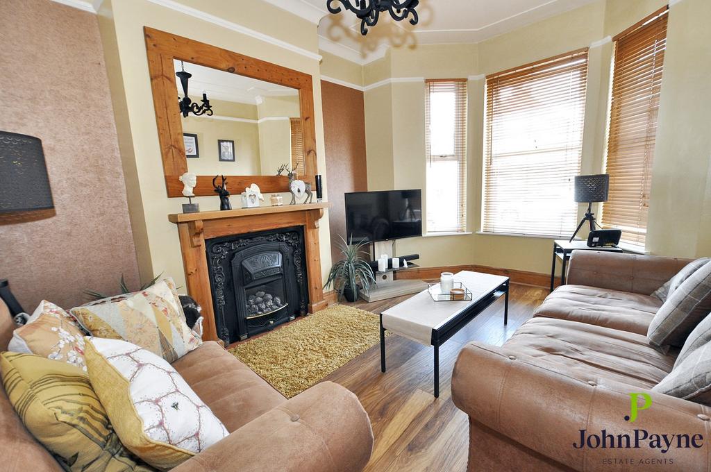 Lounge (Front)