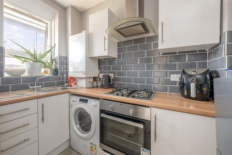 1 bedroom flat for sale, King & Queen Street, London SE17